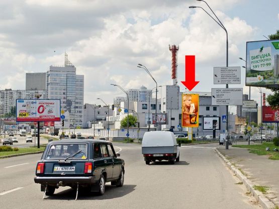 Фото рекламної площини за адресою Саперно-Слободская ул. / Гринченка ул., разделитель, в сторону Демеевская пл. (бывш. Московская пл.)