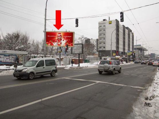 Фото рекламної площини за адресою Огиенка ул. (бывш. Лукашевича ул.), 15, напротив, ТЦ "Европорт", светофор, в сторону Южного вокзала