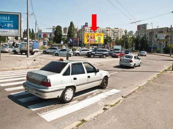 Фото рекламной плоскости по адресу Воздухофлотский пр., съезд перед мостом на Победы пр., напротив банка "Райффайзен банк Аваль", в сторону Цирка