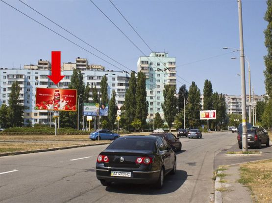 Фото рекламной плоскости по адресу Иорданская ул. (бывш. Гавро ул.), 12/2, клумба, в сторону Оболонская пл.