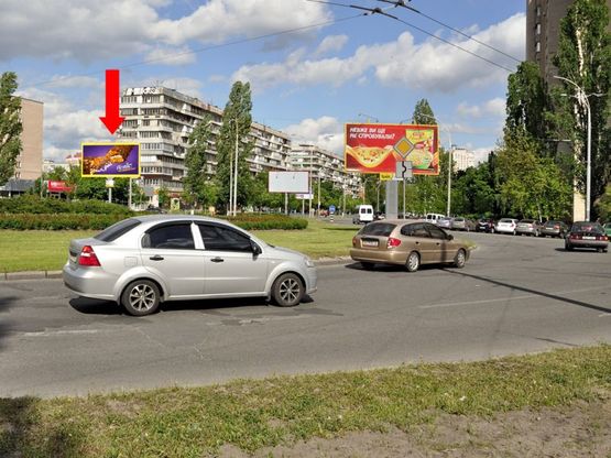 Фото рекламної площини за адресою Иорданская ул. (бывш. Гавро ул.), 12/2, клумба, в сторону Героев Сталинграда пр.