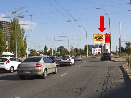 Фото рекламної площини за адресою Малиновского ул., 6, в сторону Оболонского пр.