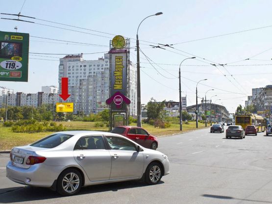 Фото рекламной плоскости по адресу Оболонский пр. / Минская пл., разделитель, ст. м. "Минская"