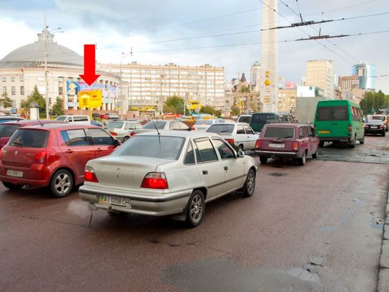 Фото рекламной плоскости по адресу Победы пл., 2, возле входа в Цирк, в сторону Шевченко бул.