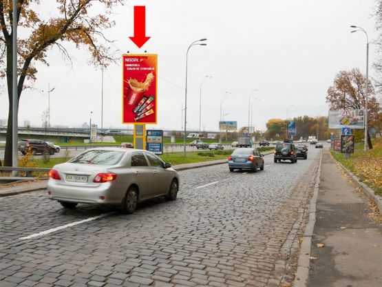 Фото рекламної площини за адресою Набережное шоссе / Днепровский спуск, в сторону мост Патона