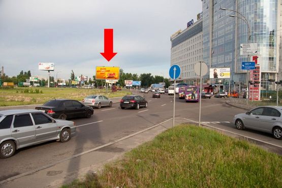 Фото рекламної площини за адресою Харьковская пл., 201-203, напротив, разделитель, в сторону Бажана пр.