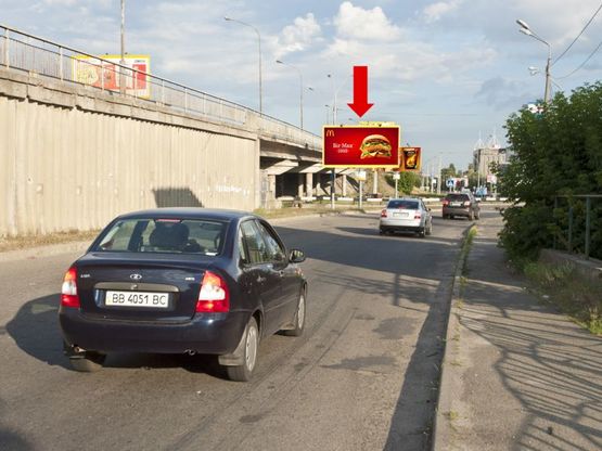 Фото рекламной плоскости по адресу Богатырская ул., в сторону Петровки, супермаркет "Fozzy", возле моста