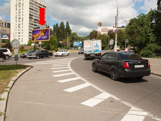 Фото рекламної площини за адресою Воздухофлотский пр. / Победы пр., мост, напротив "Ощадбанк", в сторону Черновола ул.