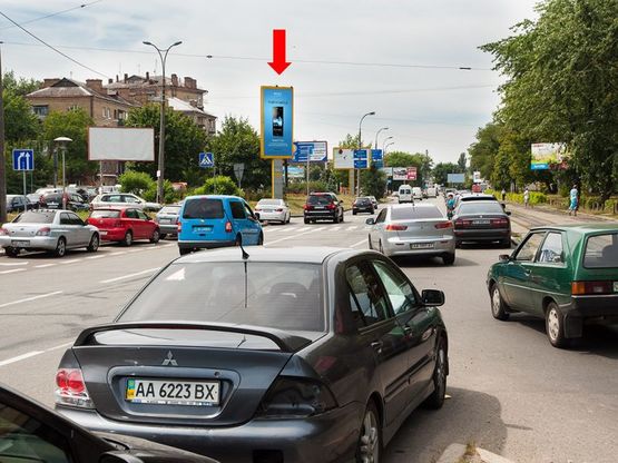 Фото рекламной плоскости по адресу Дегтяревская ул., 38, разделитель, в сторону Победы пр.