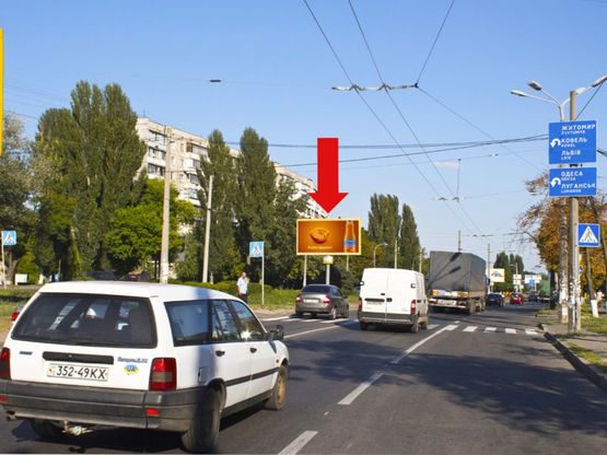 Фото рекламной плоскости по адресу Ивашкевича, 5, напротив, разделитель, в сторону Каравана, Автозаводская ул.