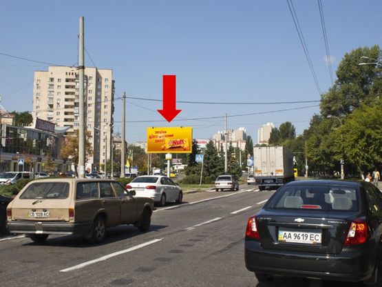 Фото рекламной плоскости по адресу Ивашкевича ул., 3 напротив, разделитель (№2), в сторону Правды пр.