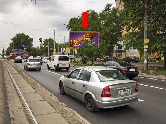 Фото рекламной плоскости по адресу Хоткевича ул. (бывш. Красногвардейская ул.), 18 / Красноткацкая ул., перед ТРЦ "Проспект", в сторону Дарницкой пл. (бывш. Ленинградская пл.)