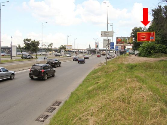 Фото рекламної площини за адресою Набережное шосе, 25, 100м до ст. м. "Днепр", рыбацкий рынок "Бухара", в сторону мост Патона