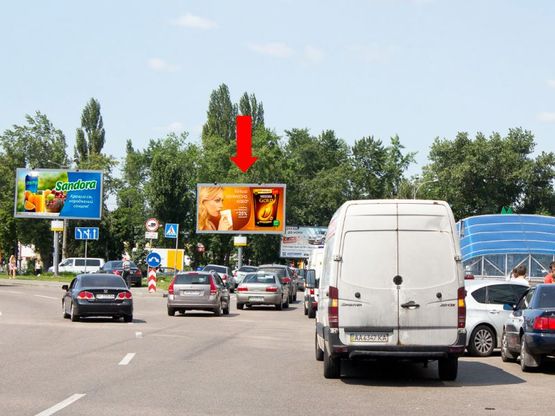 Фото рекламной плоскости по адресу Харьковская пл., разделитель, в сторону Дарницкая пл. (бывш. Ленинградская пл.)