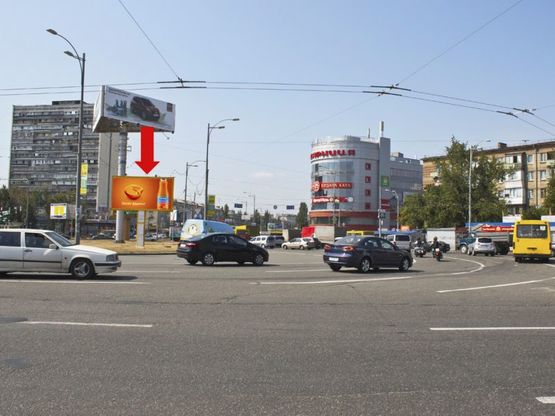 Фото рекламной плоскости по адресу Дарницкая пл. (бывш. Ленинградская пл.), клумба, в сторону Воссоединения пр.