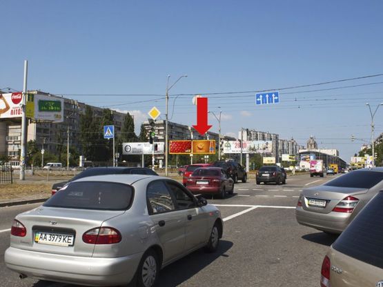 Фото рекламной плоскости по адресу Оболонский пр. / Малиновского ул., разделитель, в сторону Минская пл., правая
