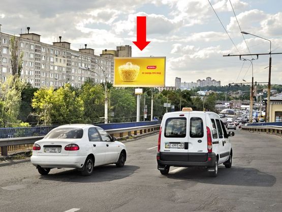 Фото рекламної площини за адресою Науки пр., 6, разделитель, в сторону Демеевская пл. (бывш. Московская пл.)