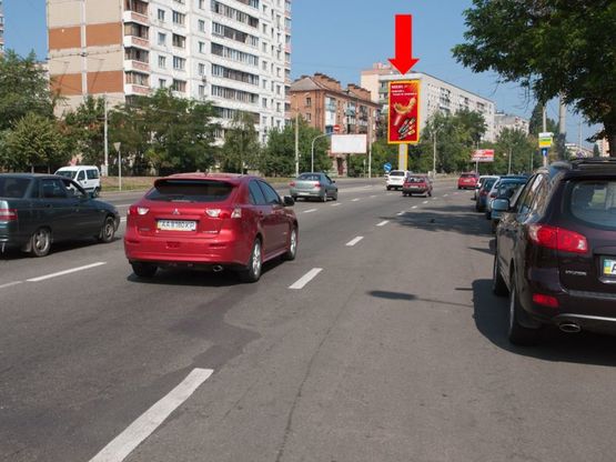 Фото рекламной плоскости по адресу Автозаводская ул., 7, в сторону Луговая ул., разделитель