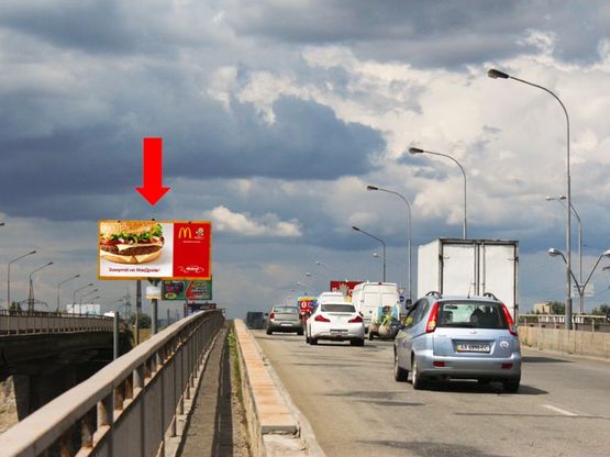 Фото рекламної площини за адресою Оболонский пр. / Богатырская ул., между мостовыми эстакадами, в сторону Луговая ул.