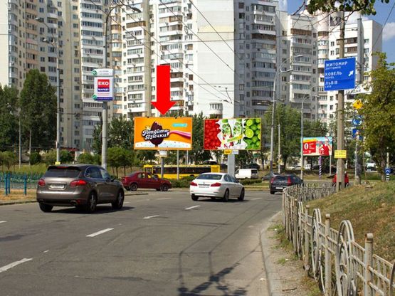 Фото рекламной плоскости по адресу Тимошенко ул., 19, на клумбе, Минская пл., в сторону Гайдай ул.