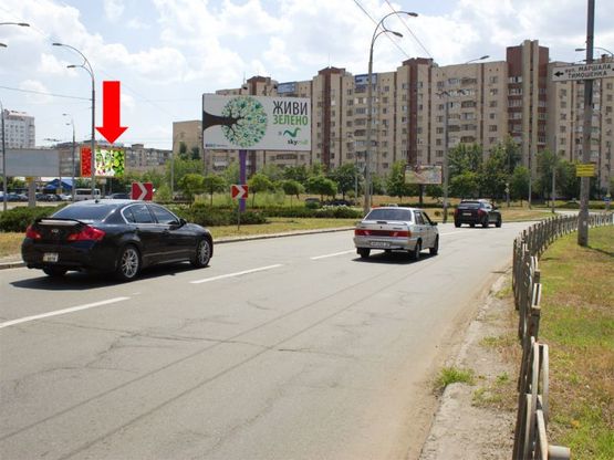 Фото рекламної площини за адресою Тимошенко ул., 19 / Гайдай ул., на клумбе, в сторону Оболонский пр.