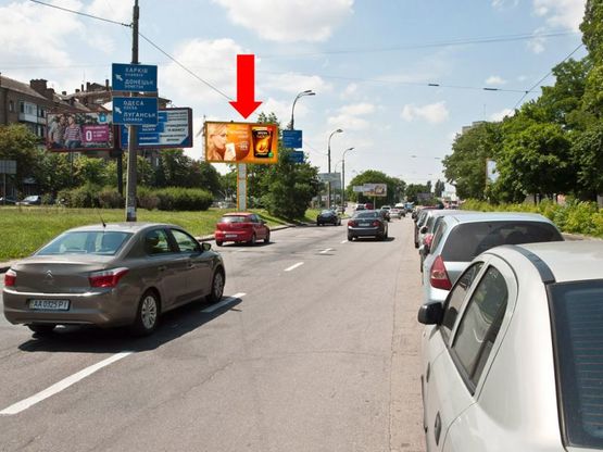 Фото рекламной плоскости по адресу Дегтяревская ул., 42, разделитель, в сторону Победы пр.