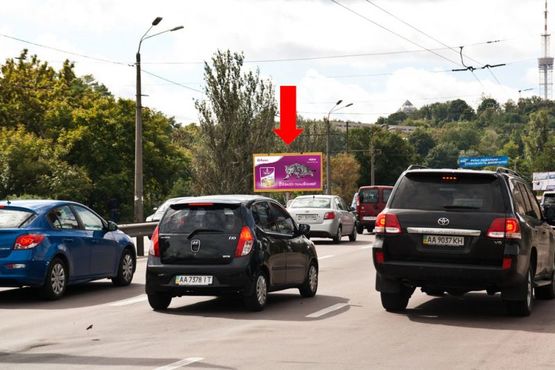 Фото рекламной плоскости по адресу Телиги ул. / Кирилловская ул. (бывш. Фрунзе ул.), на мосту, в сторону ст. м. "Шулявская"