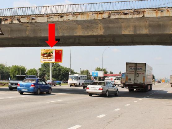 Фото рекламной плоскости по адресу Броварской пр., в сторону ст. м. Лесная, в сторону Киева, слева