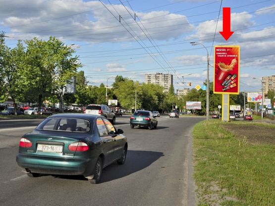 Фото рекламной плоскости по адресу Правды пр., 6, разделитель, в сторону Вышгородская ул.
