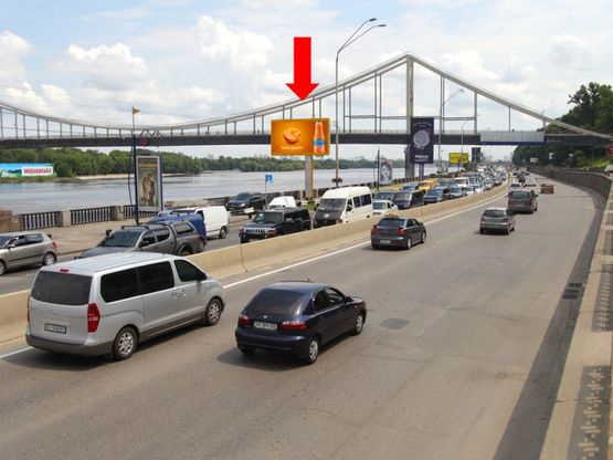 Фото рекламної площини за адресою Набережное шоссе, 8, напротив, в сторону моста метро