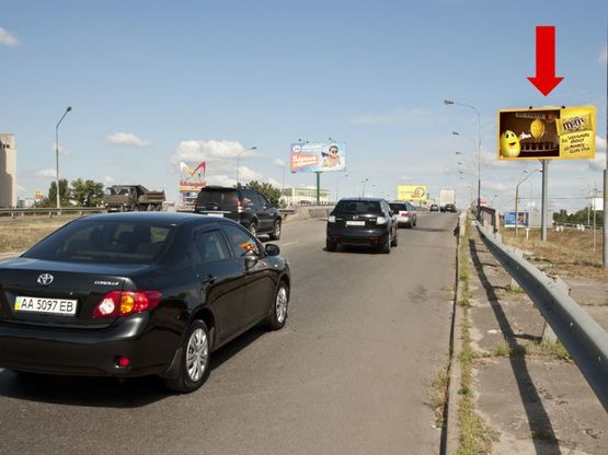 Фото рекламной плоскости по адресу Бандеры пр. (бывш. Московский пр.), заезд на ул. Богатырскую с Бандеры пр. (бывш. Московский пр.), в сторону Луговая ул.