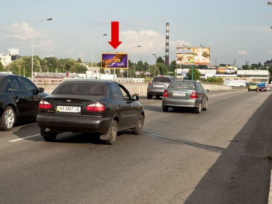 Фото рекламной плоскости по адресу Бандеры пр. (бывш. Московский пр.) / Богатырская ул., съезд на Бандеры пр. (бывш. Московский пр.), в сторону моста Московского