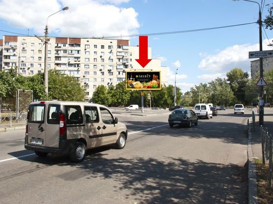Фото рекламної площини за адресою Перова бул. / Кибальчича ул., разделитель, выезд на Перова бул. с Кибальчича ул.