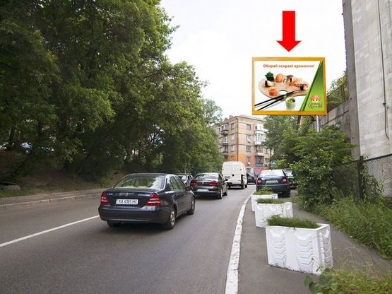 Фото рекламної площини за адресою Кургановская ул. / Дружбы народов бул., в сторону заезда на Бастионная ул.