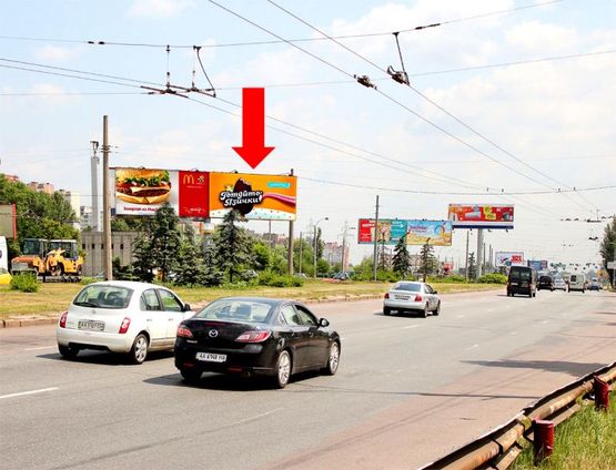 Фото рекламной плоскости по адресу Ватутина пр. / Перова бул., разделитель, в сторону Троещины, левая