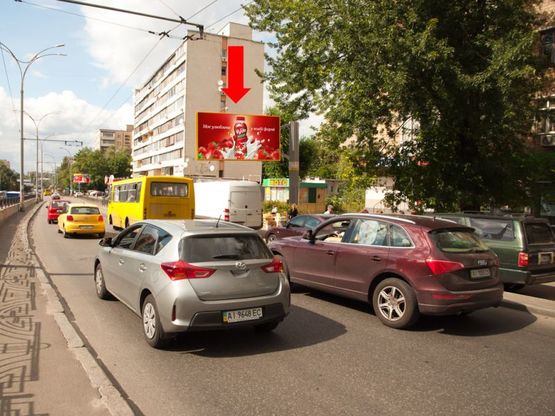 Фото рекламной плоскости по адресу Чоколовский бул. / Севастопольская пл., супермаркет "Сильпо", в сторону Гетьмана ул.
