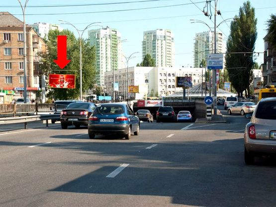 Фото рекламної площини за адресою Чоколовский бул. / Севастопольская пл., супермаркет "Сильпо", в сторону Лобановского пр. (бывш. Краснозвездный пр.)