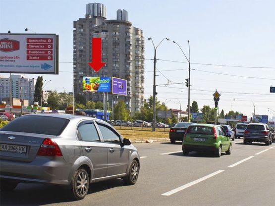 Фото рекламної площини за адресою Оболонский пр., ст. м. "Оболонь", разделитель, в сторону ст. м. "Почайна" (бывш. ст. м. "Петровка"), перед светофором
