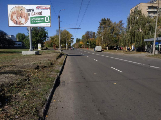 Фото рекламной плоскости по адресу Сагайдачного Гетьмана ул. (Ватутина ул), 168 (продуктовые магазины, АЗС "УркНафта", СШ №13), в направл. ул. В.Черновола