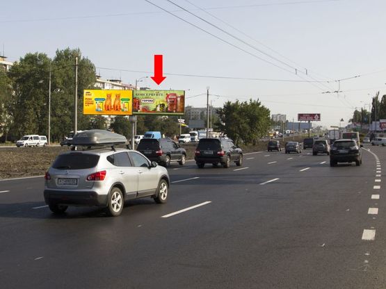 Фото рекламної площини за адресою Кольцевая дорога, разделитель, возле супермаркета "Billa", в сторону Одесская пл., правая