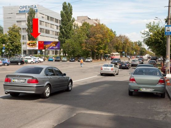 Фото рекламной плоскости по адресу Дегтяревская ул., 50-52 / Оранжерейная ул., автосалон "Audi", в сторону ст. м. "Лукьяновская", левая