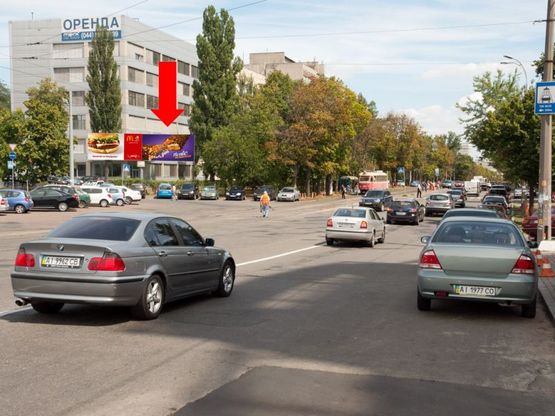 Фото рекламной плоскости по адресу Дегтяревская ул., 50-52 / Оранжерейная ул., автосалон "Audi", в сторону ст. м. "Лукьяновская", правая