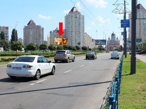 Фото рекламної площини за адресою Тимошенко ул., 18, разделитель, ст. м. "Минская", в сторону Героев Сталинграда пр.