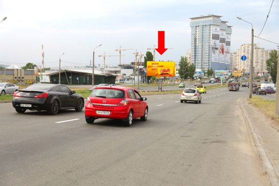 Фото рекламной плоскости по адресу Днепровская Набережная / Бажана пр., разделитель, со стороны ст. м. "Осокорки"