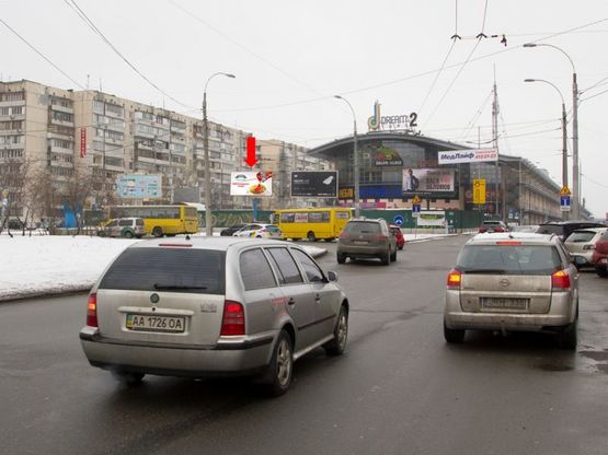 Фото рекламной плоскости по адресу Оболонский пр., ст. м. "Минская", ТРЦ "Dream Town", в центр