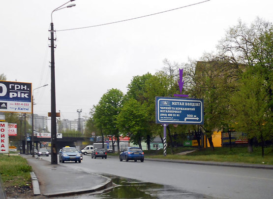 Фото рекламной плоскости по адресу пр. Отрадный,52, направление к строительному супермаркету "Практикер"