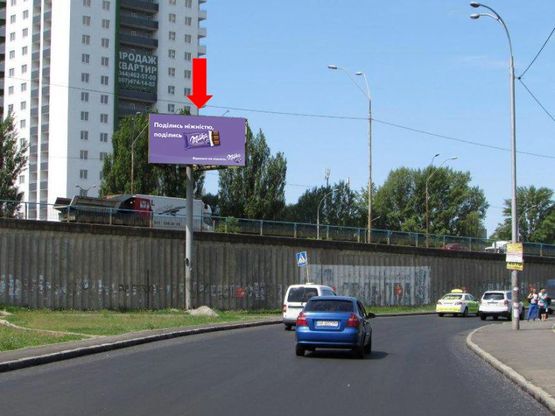 Фото рекламной плоскости по адресу Одесская пл., выезд с Глушкова пр., в сторону Кольцевой дороги, супермаркета "METRO", "Эпицентр"