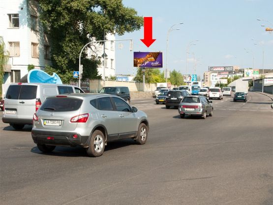 Фото рекламної площини за адресою Набережно-Луговая ул. / Межигорская ул., на светофоре, в сторону Набережно-Крещатикская ул.