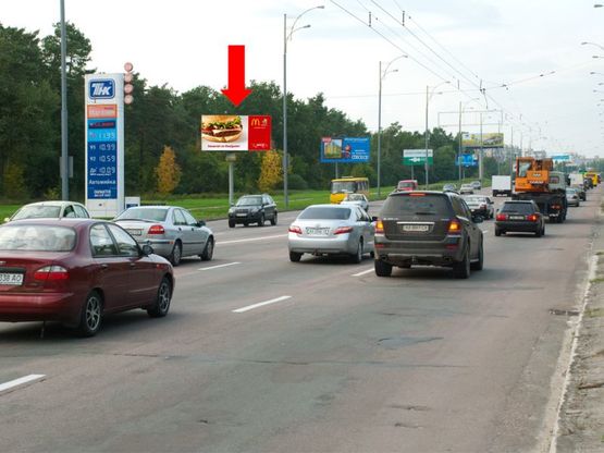 Фото рекламної площини за адресою Братиславская ул. / Лесной пр., в сторону супермаркета "Эпицентр", рынок "Троещина"