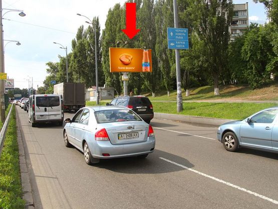 Фото рекламной плоскости по адресу Зодчих ул., 44, возле рынка "Борщаговский", конечной скоростного трамвая, в сторону Кольцевая дорога